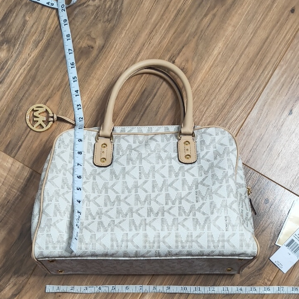 Michael Kors Beige Shoulder Bag - Picture 5 of 17